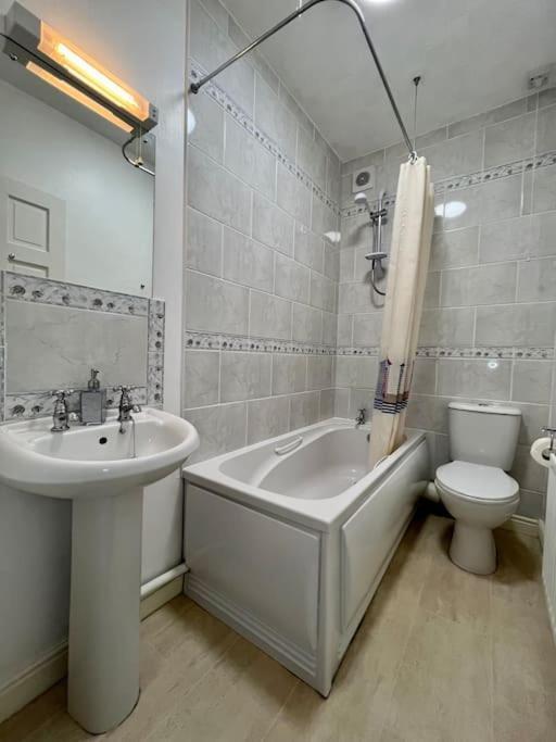 Scoresby Escape - Whitby Holiday Home מראה חיצוני תמונה